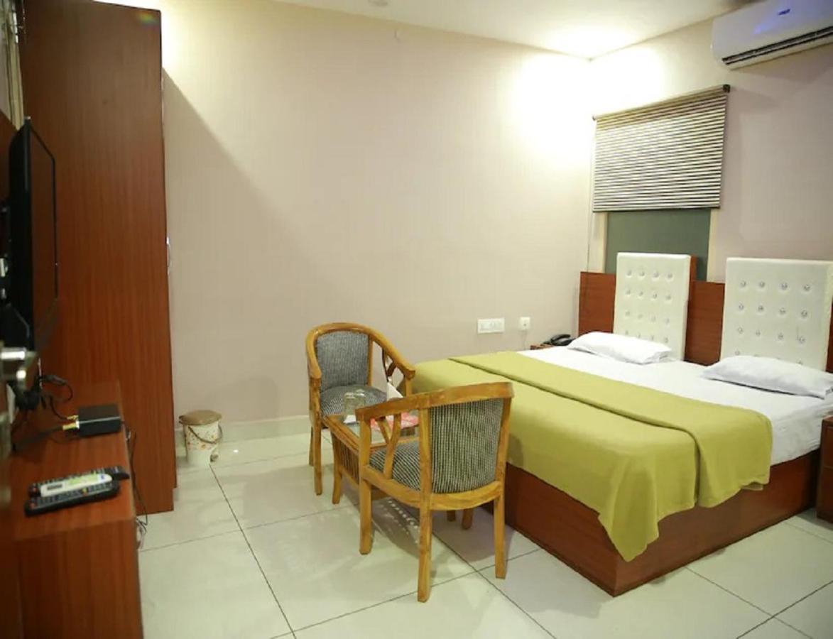Hotel Kings, Rohtak Ngoại thất bức ảnh